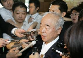 Abe cautions Kyuma to watch his mouth following A-bomb remarks
