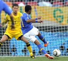 Netherlands defeat Brazil 2-1