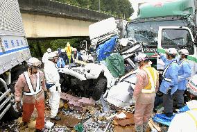 4 dead, 10 injured in pileup on Chuo Expressway in Nagano