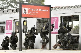 Soldiers, police conduct anti-terror drills in Rio de Janeiro
