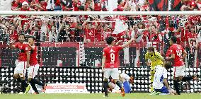 Soccer: 4-star Urawa dent Gamba's playoff hopes