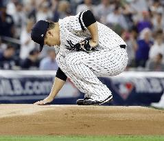 Tanaka keeps Yankees alive in ALDS