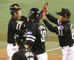 Matsunaka slams three-run homer