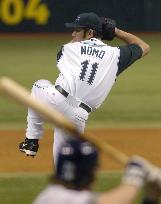 (2)Nomo posts 200th career win