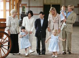 Crown prince, princess visit stables with Dutch Queen Beatrix