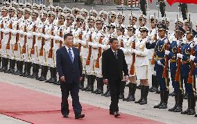 China, Philippines agree to exercise self-restraint in S. China Sea