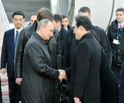 Putin arrives in Japan for summit with Abe