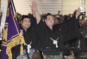 Sumo: New Year champ Kisenosato beats Hakuho, set for yokozuna