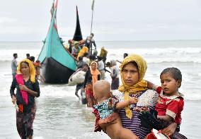 Rohingya insurgents declare monthlong truce to allow aid delivery
