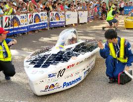 Solar-powered cars begin 3,000-km race through Australia