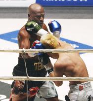 Mayweather TKOs Nasukawa in New Year's Eve show