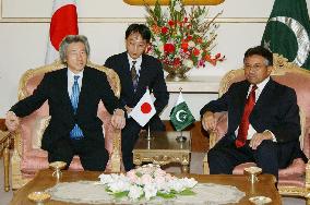 (1)Koizumi meets with Musharraf