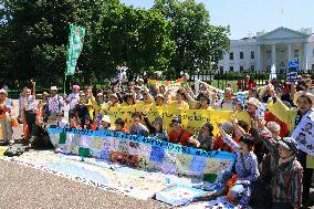 Nuclear rally near White House