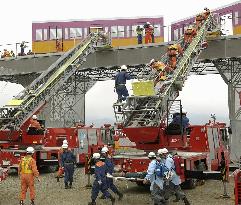 Rescue team conducts quake drill in Shizuoka