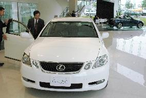 Toyota launches luxury Lexus brand in Japan