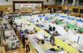 Over 10,000 people still in shelters 1 month after Kumamoto quakes