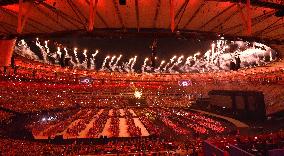 Curtain drawn on Rio Games, flag handed to Tokyo