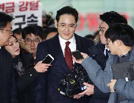 Samsung leader summoned for questioning over corruption scandal