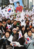 S. Koreans divided over impeached president in 2 rallies