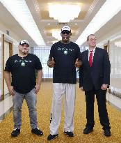 Ex-NBA star Rodman arrives in N. Korea to "open door"