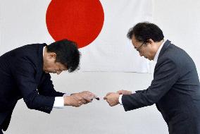 New Tepco pres. meets with mayor of disaster-hit town