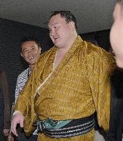 Sumo: Hakuho bounces back from defeat