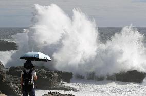 Powerful typhoon approaches Japan