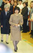 Princess Sayako visits calligraphy exhibition