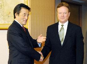 U.S. Sen. Webb holds talks with Japanese foreign minister