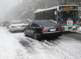 Snow, low temperatures likely, weather agency warns