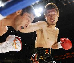 Montiel stops Hasegawa to seize WBC bantamweight crown