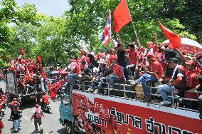 Thai protesters enter 'no-go' areas in Bangkok