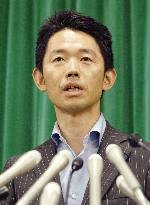 Farm minister Akagi rejects resignation