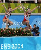 (2)Japan wins silver in Olympic synchronized duet
