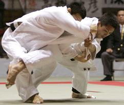 Nomura defends 60-kg title