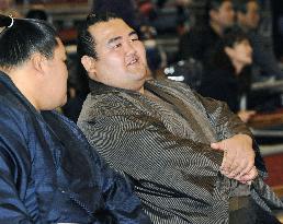 Yokozuna-chasing Kotoshogiku attends pre-tourney ceremony