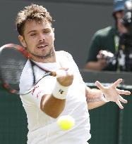 Wawrinka through to Wimbledon 2nd round