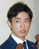 Assembly member to resign after money scandal, report on affair