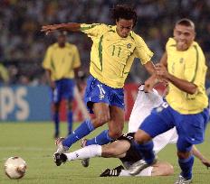 Football: Ex-Brazil star Ronaldinho retires