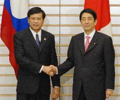 Abe meets with Laotian premier