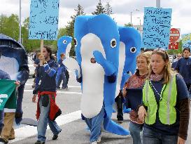 Anti-whaling groups march against pro-whaling countries