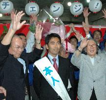 Koizumi-backed incumbent loses Yokosuka mayoral race