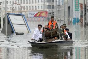 Deadly mudslides hit northwestern China