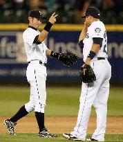 Ichiro celebrates victory