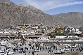 New Year celebrations at Tibetan temple in China