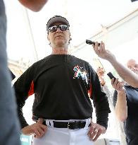 Baseball: Ichiro skips team workout after collision