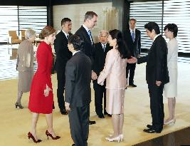 CORRECTED: Emperor, empress welcome Spain's royal couple