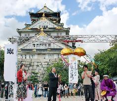 Osaka Castle celebrates 100 millionth visitor to donjon