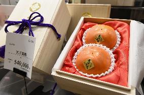 Pair of persimmons fetch 540,000 yen at auction