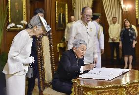 Emperor, empress attend welcoming ceremony in Manila